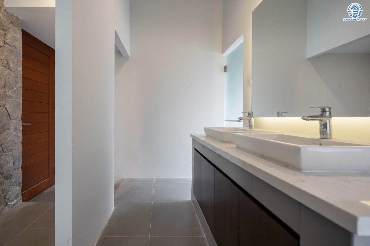 บ้านมือสองตกแต่งใหม่ ม.ซอย พหลโยธิน56 พหลโยธิน บ้านเดี่ยวหลังใหญ่ ภายในตกแต่งหรูหรา บนเนื้อที่เยอะถึง 98.60 ตร.ว. 3 ห้องนอน 3 ห้องน้ำ 2 ที่จอดรถ บรรยากาศเป็นส่วนตัว พร้อมมีสระน้ำในตัว บนพื้นที่กว่า 430 ตร.ม. บนทำเลที่ดี เชื่อมต่อถนน พหลโยธิน, ลำลูกกา, วิภาวดี-รังสิต เดินทางสะดวกใกล้รถไฟฟ้า สถานี "แยก คปอ, คูคต"